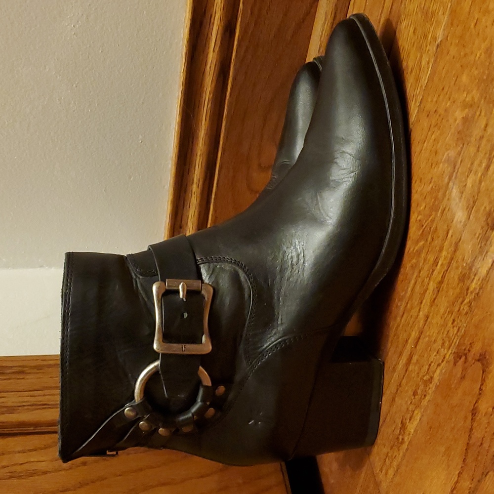 Frye Women's Zoe Ring Short Ankle Boot in Black, Size 7.5